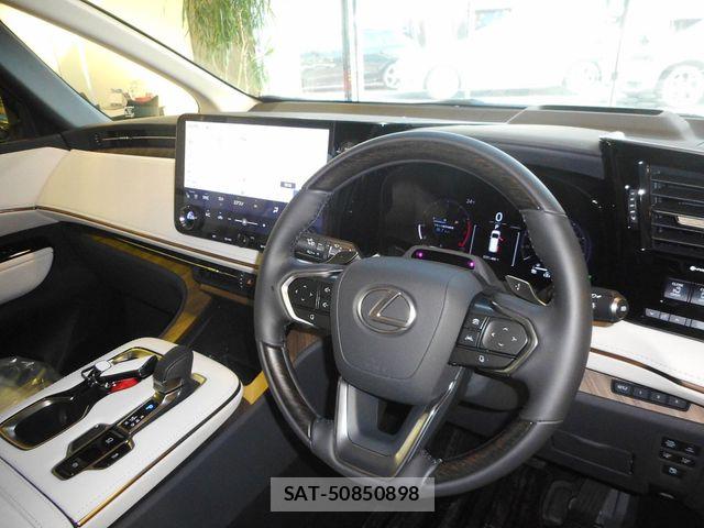 Lexus LM 2025-04 8880507-1