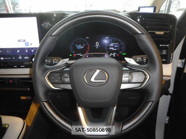Lexus LM 2025-04 8880507-19