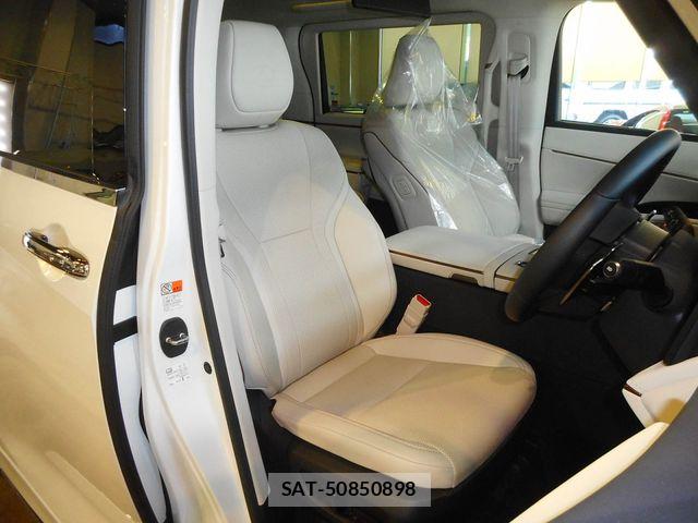 Lexus LM 2025-04 8880507-23