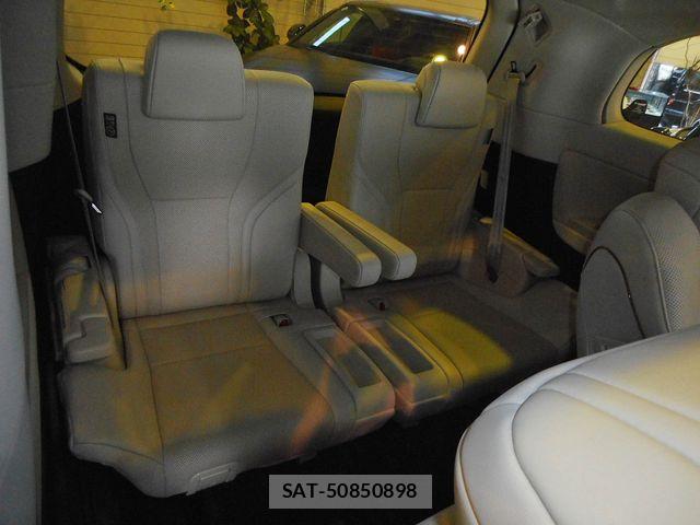 Lexus LM 2025-04 8880507-27