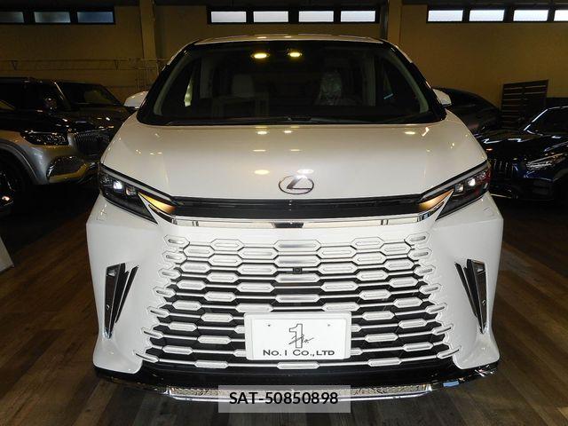 Lexus LM 2025-04 8880507-3