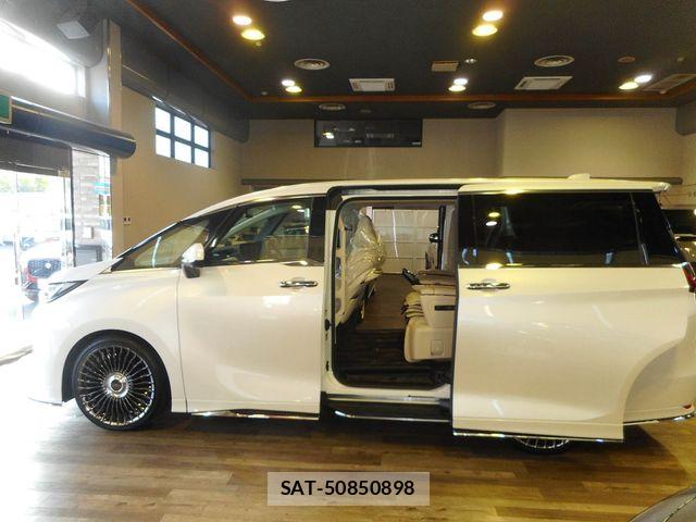 Lexus LM 2025-04 8880507-6