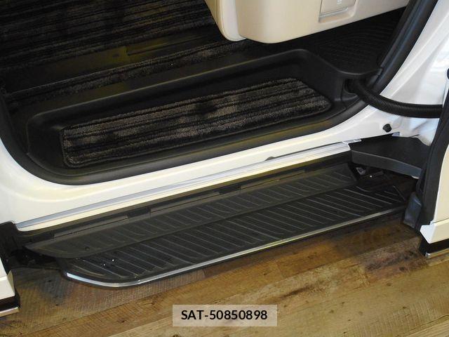 Lexus LM 2025-04 8880507-7
