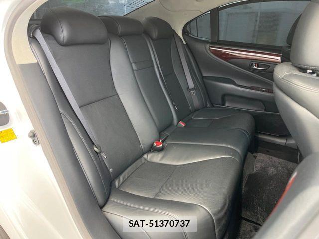 Lexus LS 2009-12 1016469-11