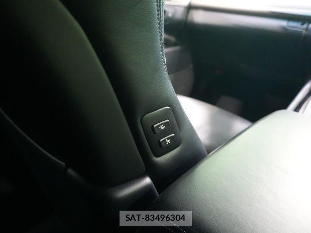 Lexus LS 2012-11 1182254-13