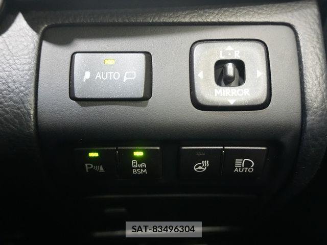 Lexus LS 2012-11 1182254-19