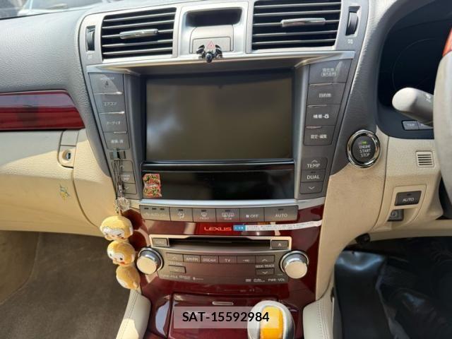Lexus LS 2009-12 6499464-16