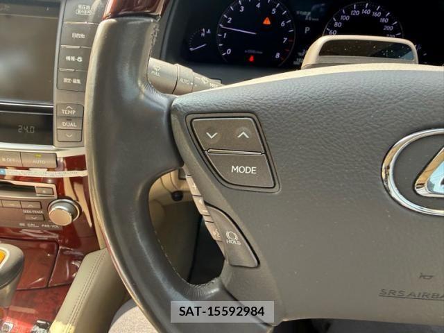 Lexus LS 2009-12 6499464-23