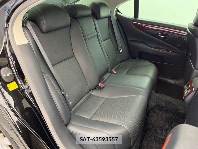 Lexus LS 2008-08 6641833-12