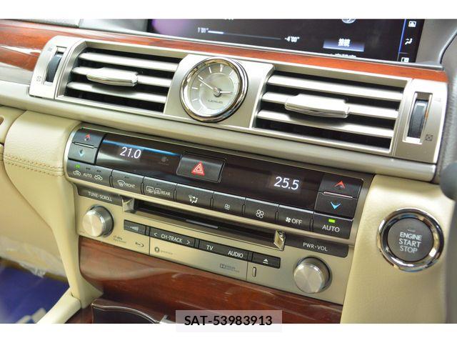 Lexus LS 2016-10 6676682-11
