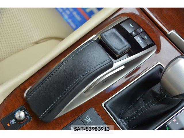 Lexus LS 2016-10 6676682-12