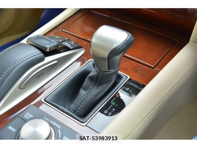 Lexus LS 2016-10 6676682-13