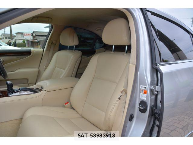 Lexus LS 2016-10 6676682-15