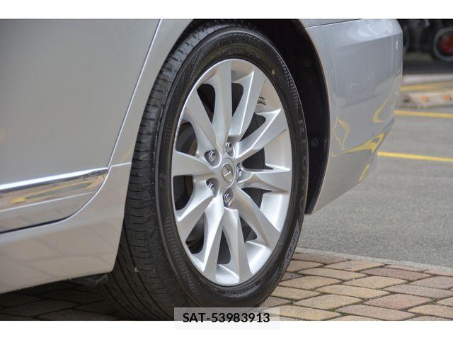 Lexus LS 2016-10 6676682-23