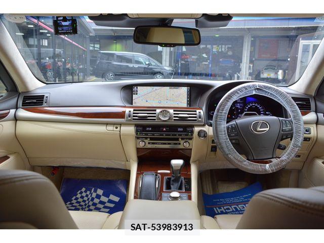 Lexus LS 2016-10 6676682-6