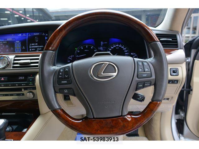 Lexus LS 2016-10 6676682-7