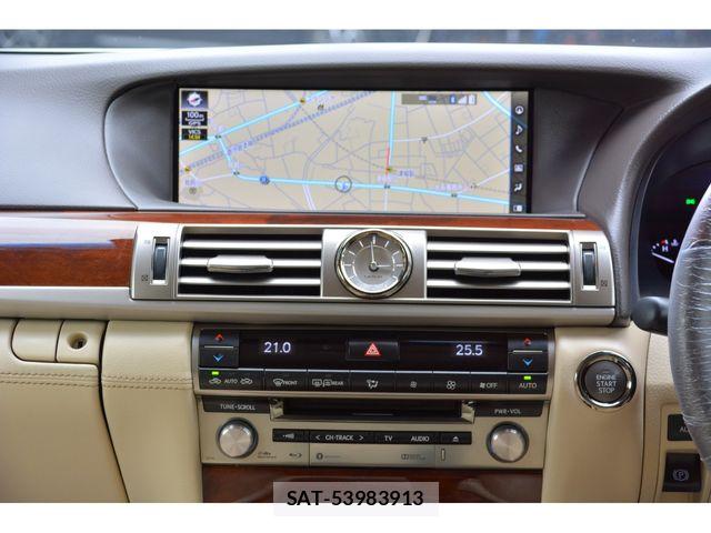 Lexus LS 2016-10 6676682-8