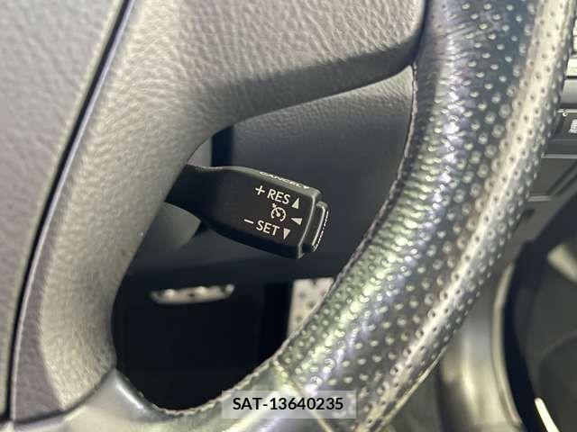 Lexus LS 2013-11 6676680-9