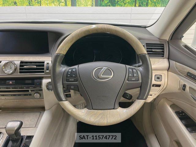 Lexus LS 2013-07 6716524-11