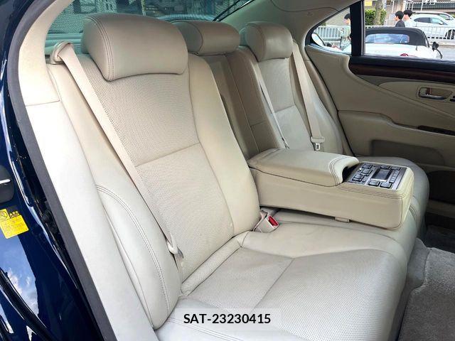Lexus LS 2013-03 6907725-9