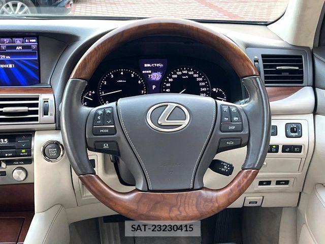 Lexus LS 2013-03 6907725-12