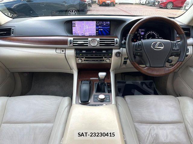 Lexus LS 2013-03 6907725-1