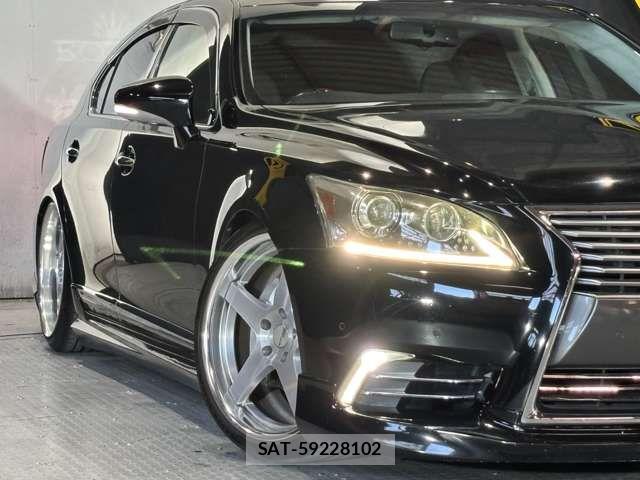 Lexus LS 2012-12 7358490-1