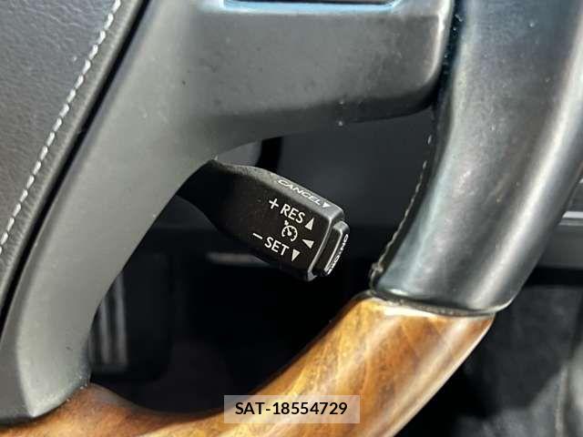 Lexus LS 2016-09 7358492-6