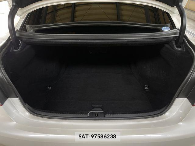Lexus LS 2014-03 7725084-11