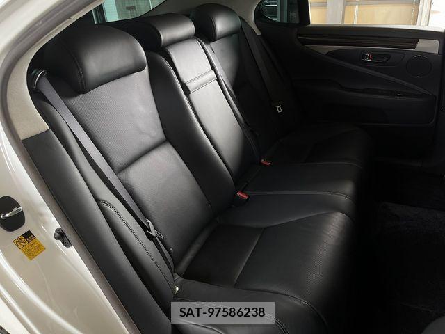 Lexus LS 2014-03 7725084-24