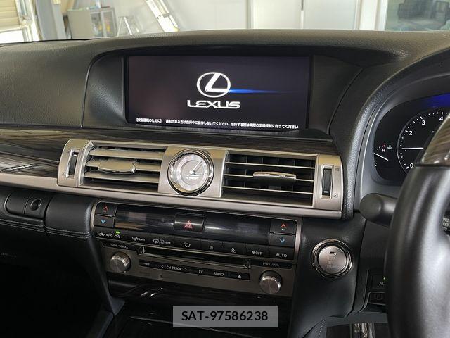 Lexus LS 2014-03 7725084-26