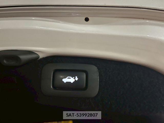 Lexus LS 2012-10 7877356-11