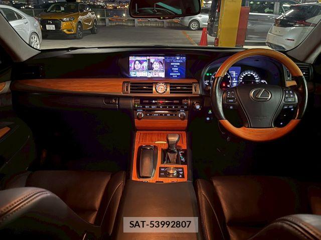 Lexus LS 2012-10 7877356-14