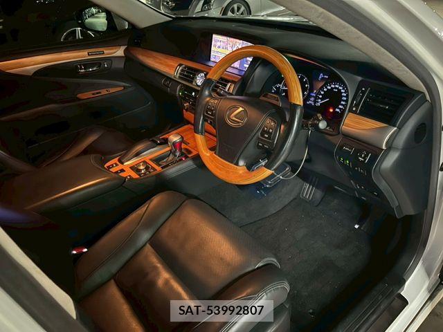 Lexus LS 2012-10 7877356-1