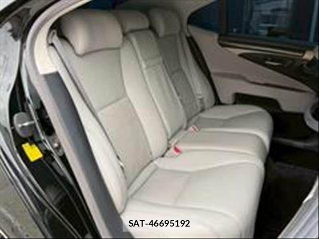 Lexus LS 2013-09 7902855-11