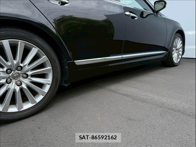 Lexus LS 2014-06 7962407-13
