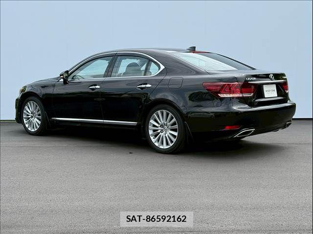 Lexus LS 2014-06 7962407-14