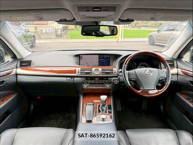 Lexus LS 2014-06 7962407-1