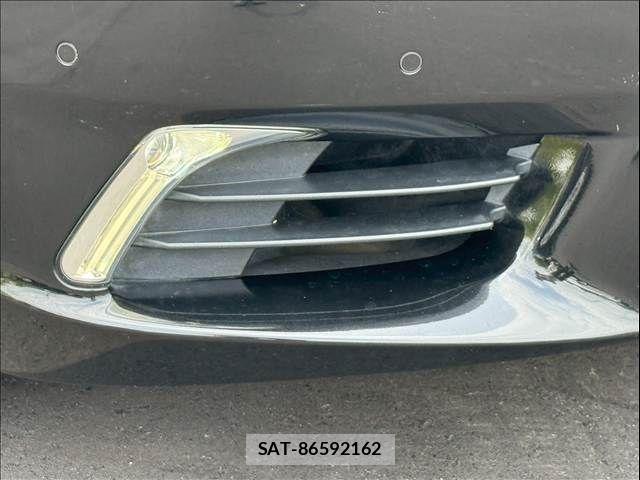 Lexus LS 2014-06 7962407-23
