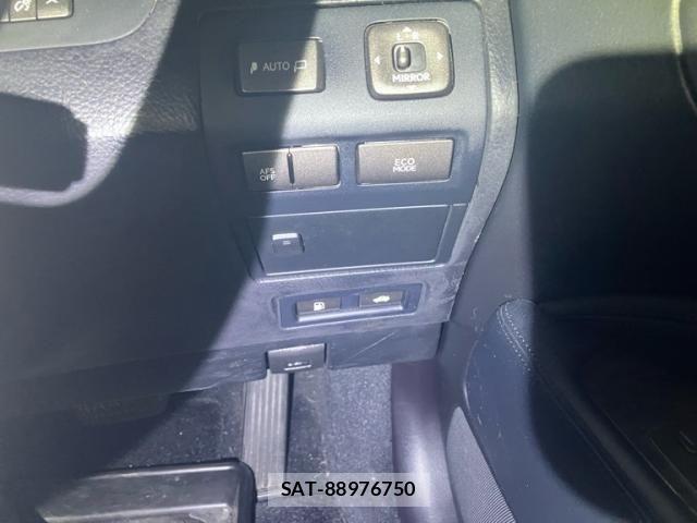 Lexus LS 2011-09 7962408-12