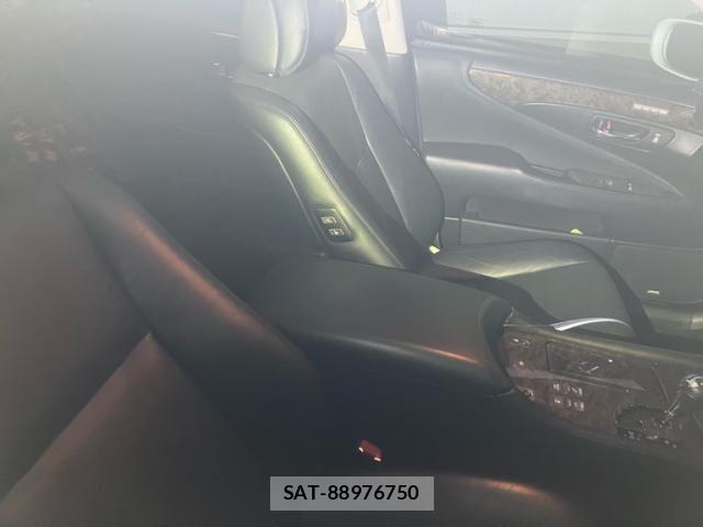 Lexus LS 2011-09 7962408-27