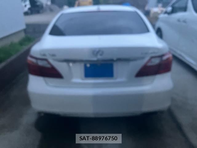 Lexus LS 2011-09 7962408-5