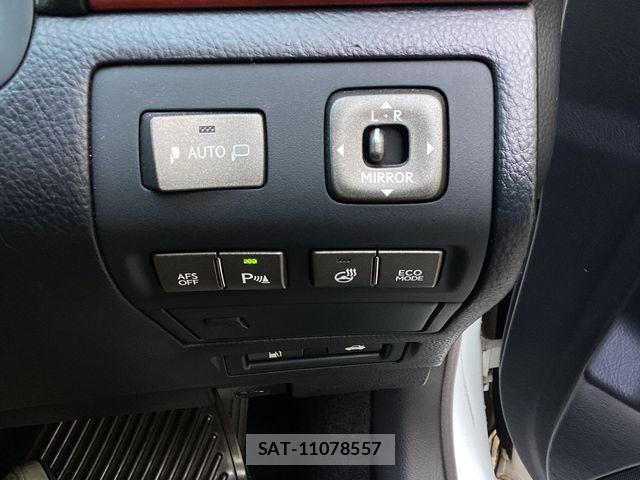 Lexus LS 2011-09 8036438-11