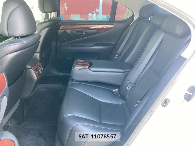 Lexus LS 2011-09 8036438-14