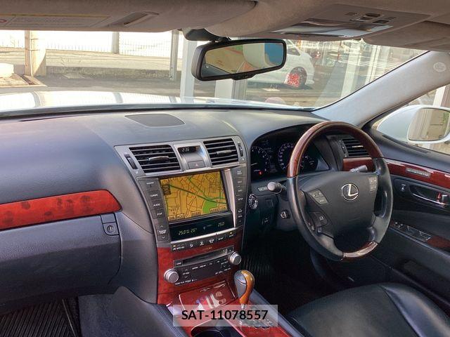 Lexus LS 2011-09 8036438-1