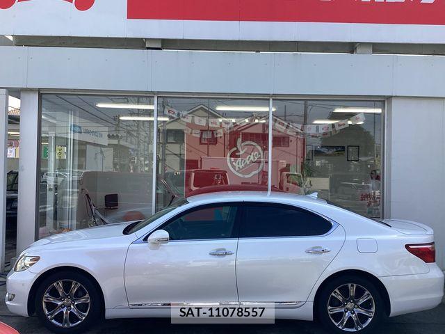 Lexus LS 2011-09 8036438-4