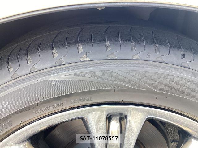 Lexus LS 2011-09 8036438-6