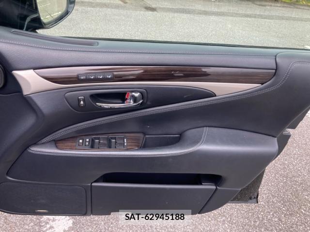 Lexus LS 2012-10 8036437-19