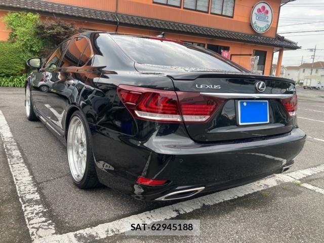 Lexus LS 2012-10 8036437-4