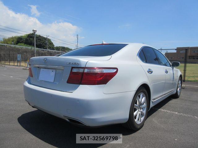Lexus LS 2006-11 8230623-13